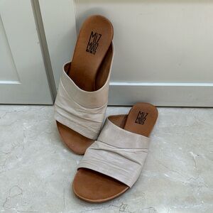 Women’s Miz Mooz leather slides size 10